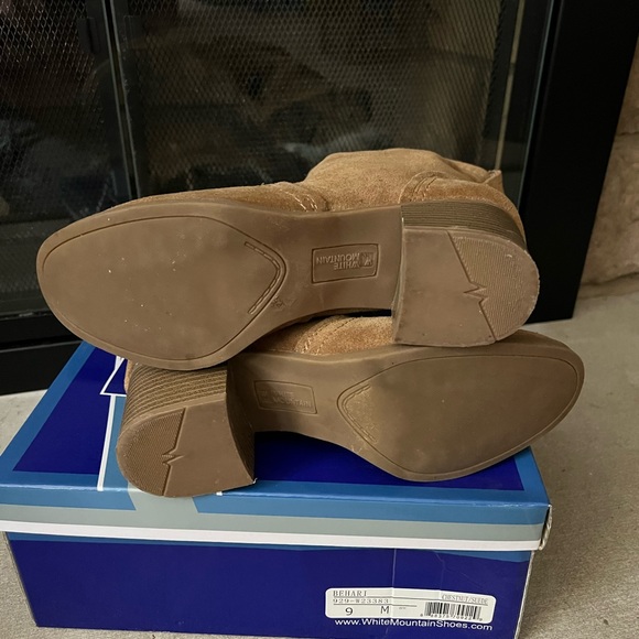 White Mountain Ankle Boots - Picture 6 of 7